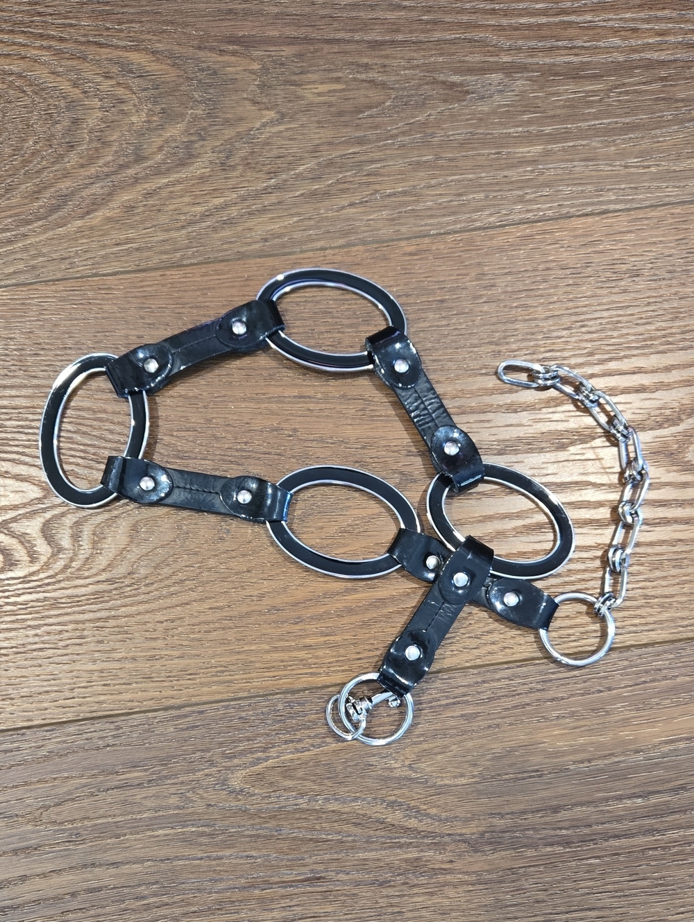 WHITE HOUSE BLACK MARKET PATENT LEATHER CHAIN BELT.. SIZE S/M.. #8225